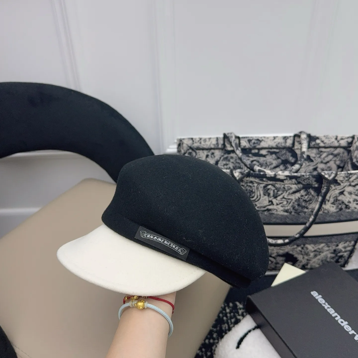 🆕 Haute couture wool hat! The new Croix Heart is a very stylish hat style! The classic black and white color scheme is full of luxury!
